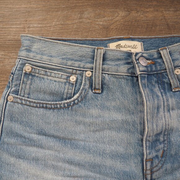 ! Madewell Relaxed Denim Shorts in Rosemont Wash Destroyed Hem Edition - Picture 4 of 7